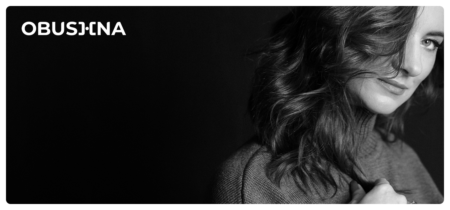 Наталія Обушна з комплектом зошитів про те, як матір впливає на сина