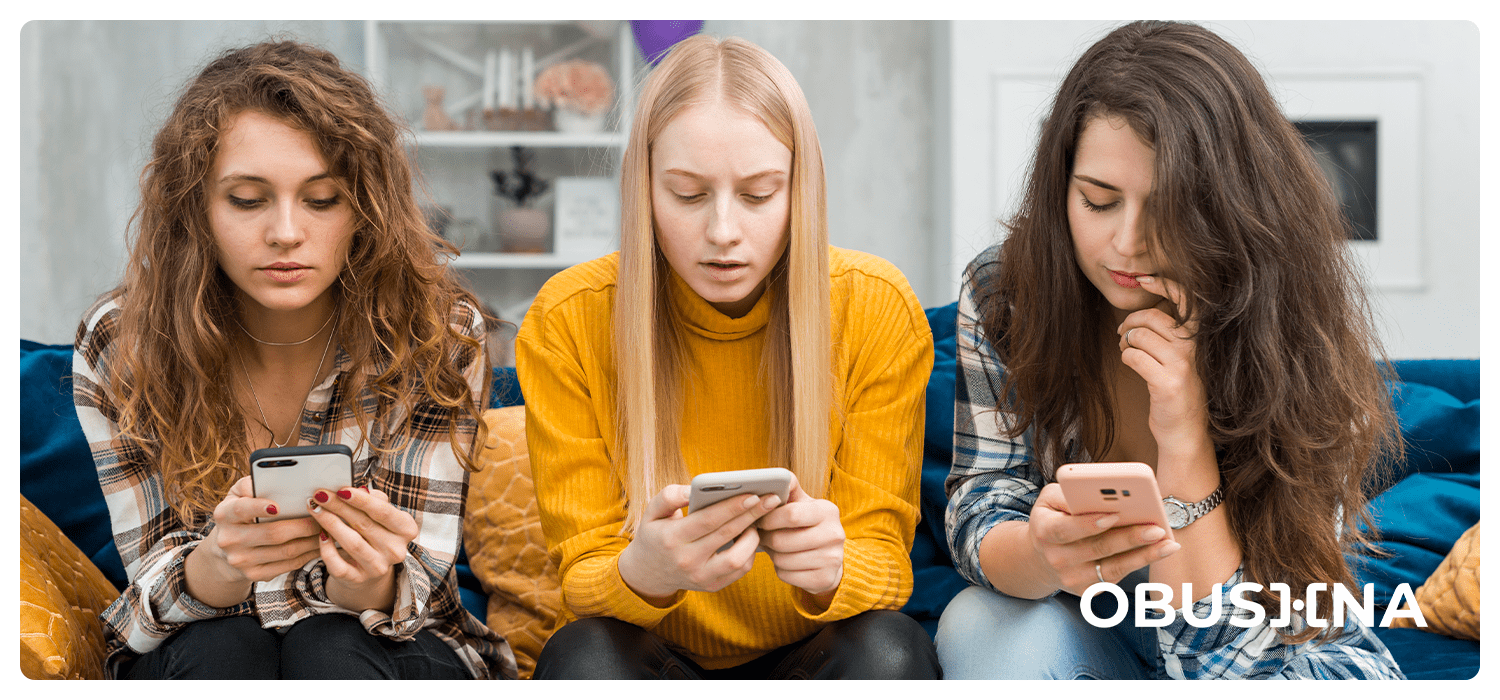 жертви соціальних мереж підлітки з телефонами Obushna.pro
