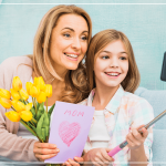 Порівняння з іншими мамами і вплив соцмереж на емоційний стан